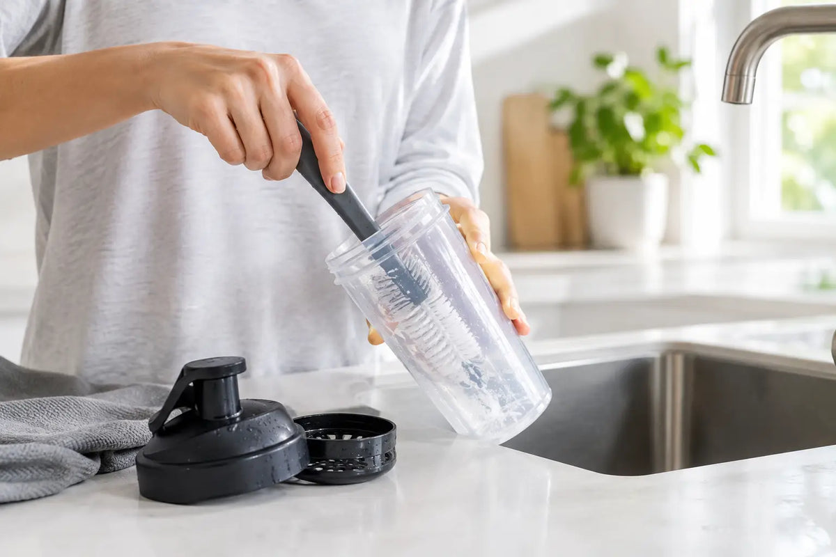 Shaker grondig reinigen voor een frisse shake